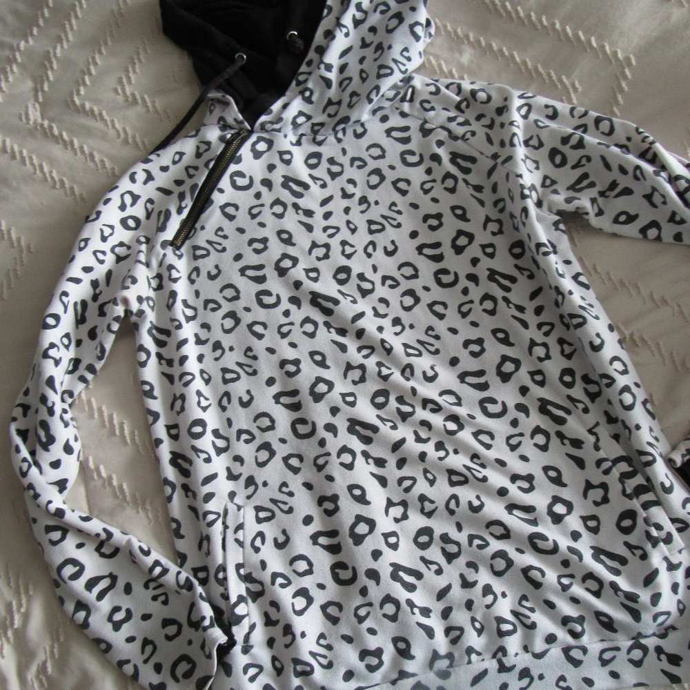 Women's Sweatshirt Size  Small